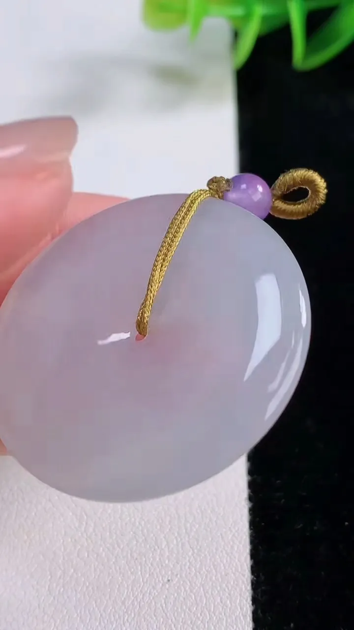 天然A货翡翠平安扣吊坠，尺寸36.8-4.8，重量:14.25g
11月24日