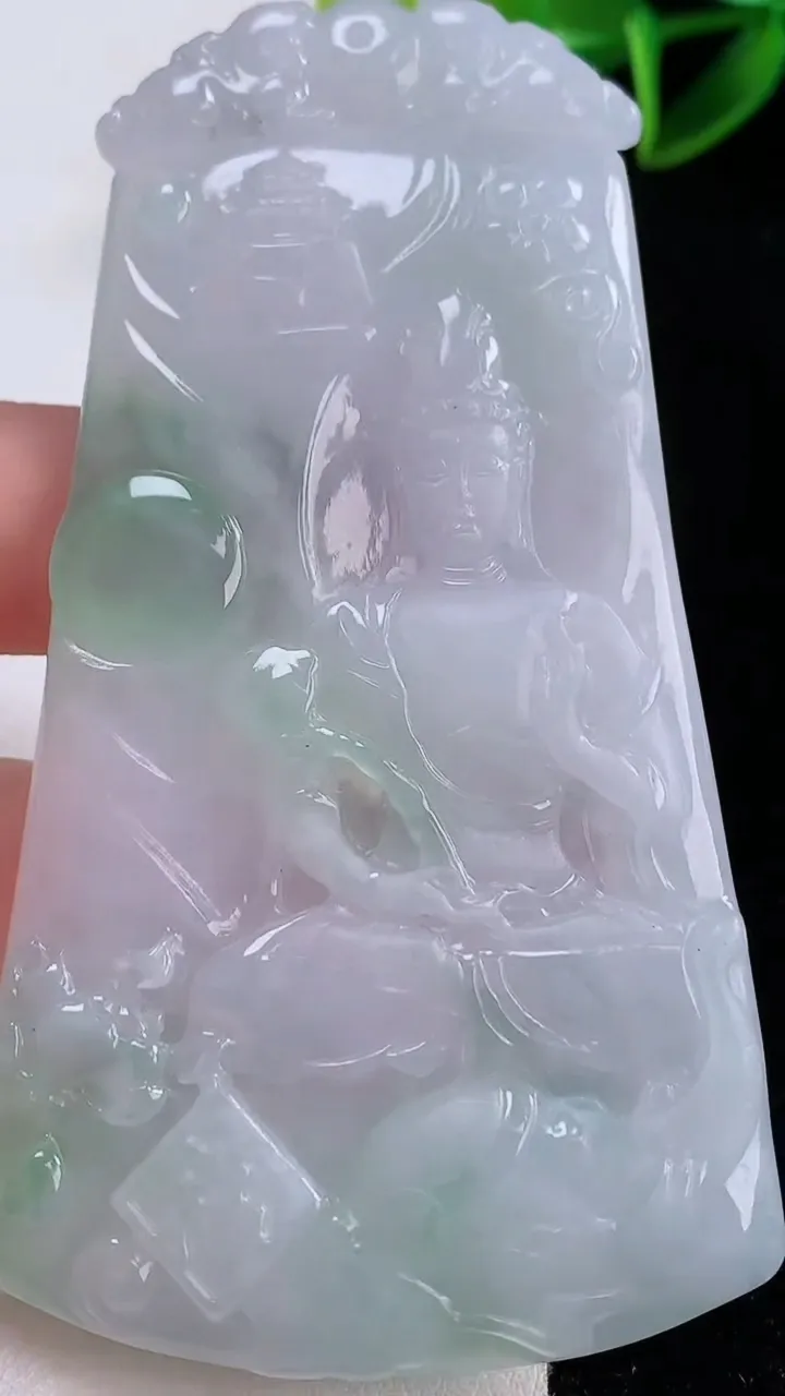 天然A货翡翠普贤菩萨吊坠，尺寸82.1-45.4-5，重量:39.35g
11月24日