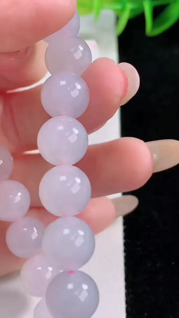 天然A货翡翠圆珠手串，尺寸10-19颗，重量:33.32g11月24日
工厂直销收藏佳品,种好水足，色泽均匀，有种有色，上手高大气！