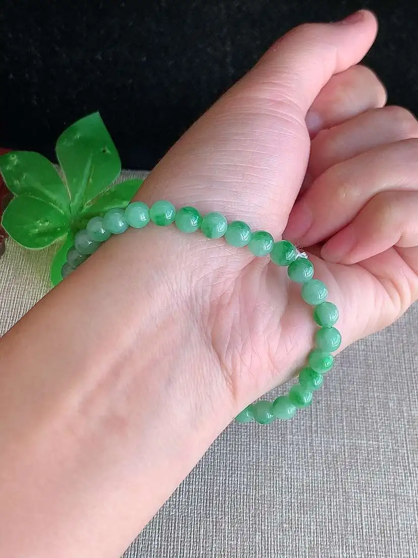 a货翡翠老坑冰种飘绿圆珠佛珠手串32颗  尺寸5.5mm 重量11.42g 1123