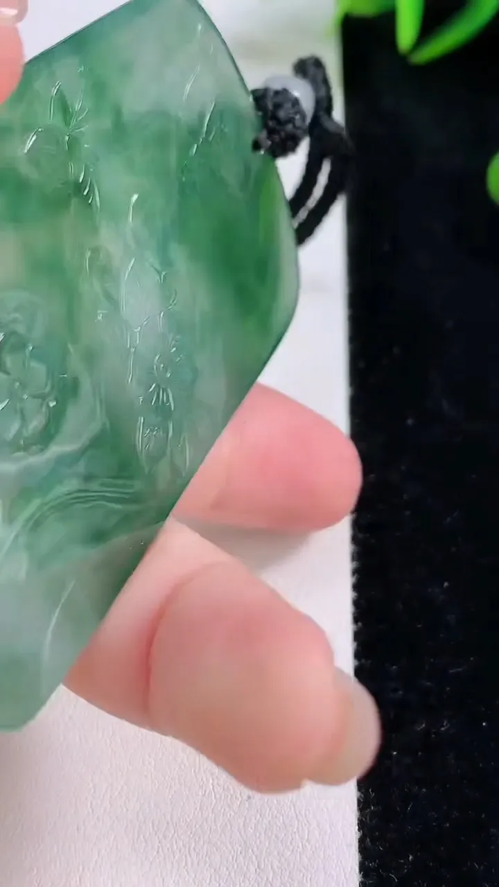 天然A货翡翠普贤菩萨吊坠，尺寸67.7-42.5-5，重量:41.43g
11月24日