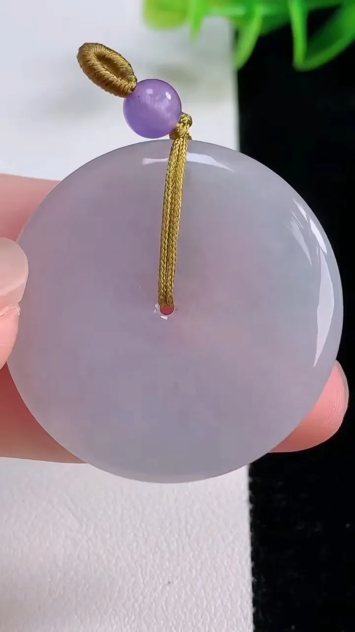 天然A货翡翠平安扣吊坠，尺寸36.8-4.8，重量:14.25g
11月24日