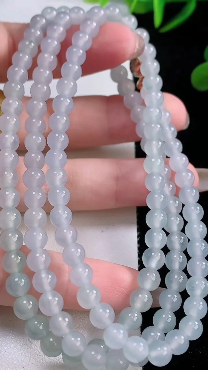 天然A货翡翠种白冰圆珠项链，尺寸5.3-127颗，重量:35.43g11月24日
工厂直销收藏佳品,种好水足，色泽均匀，有种有色，上手高大气！