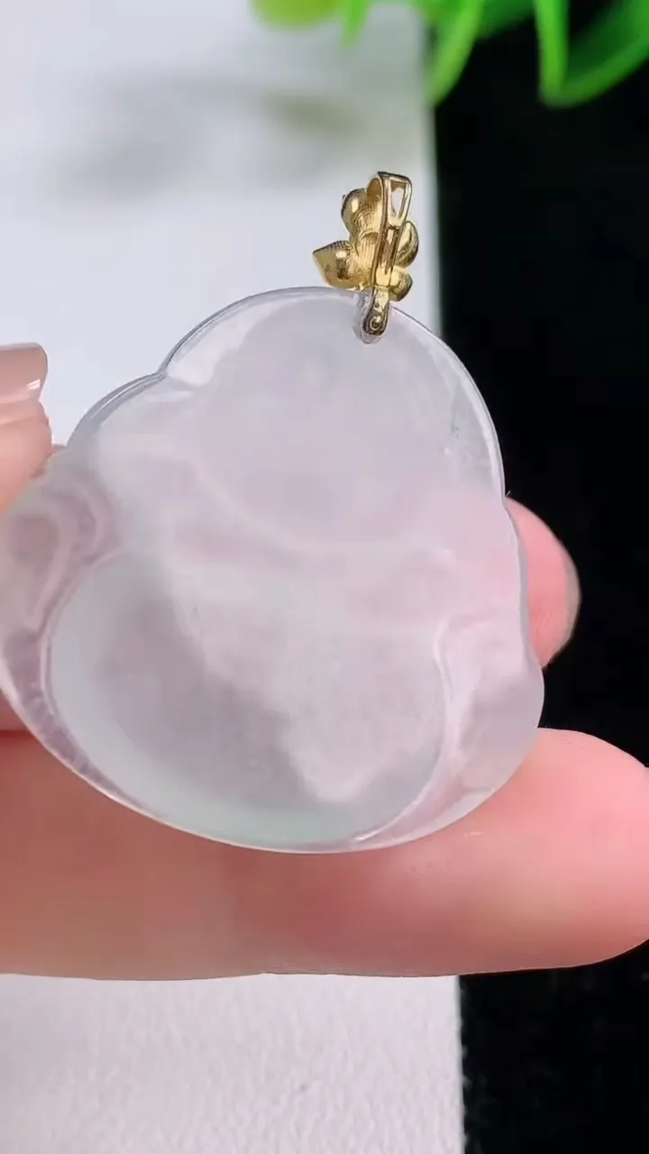 天然A货翡翠种白冰佛公吊坠，尺寸29.8-32.3-5.5，重量:8.87g
11月24日