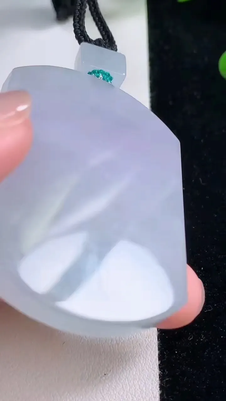 天然A货翡翠紫罗兰无事牌吊坠，尺寸54.5-40.5-5.8，重量:43.22g
11月24日