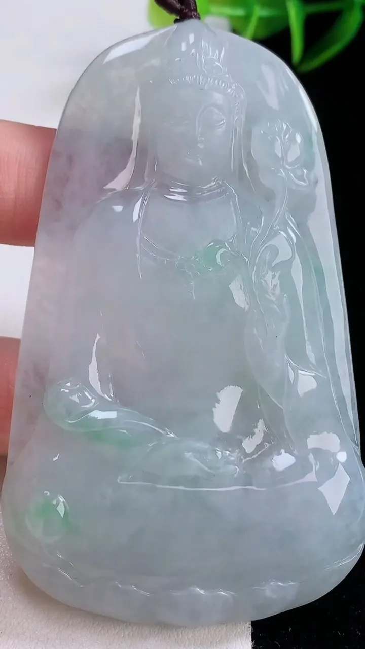 天然A货翡翠大势至菩萨吊坠，尺寸78.8-47.5-7.5，重量:54.72g
11月24日