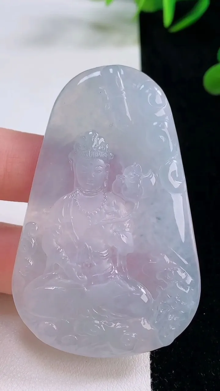 天然A货翡翠大势至菩萨吊坠，尺寸63-40.7-5.4，重量:30.22g
11月24日