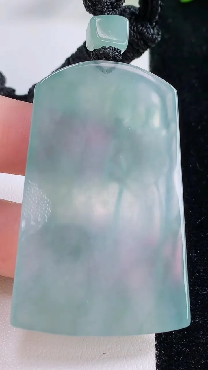 天然A货翡翠虚空藏菩萨吊坠，尺寸55.5-34.5-5.3，重量:31.38g
11月24日