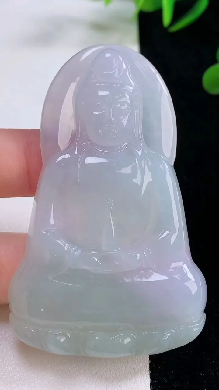 天然A货翡翠观音菩萨吊坠，尺寸68.5-43.6-6.7，重量:36.47g
11月24日