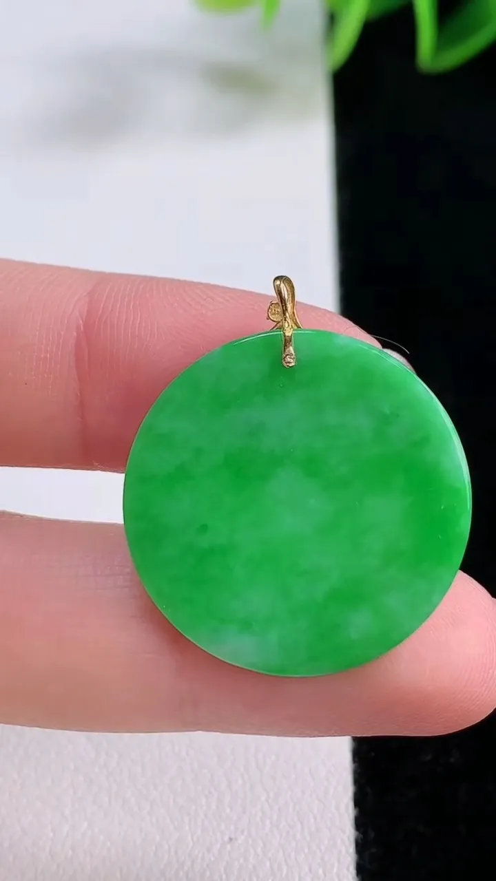 天然A货翡翠无事牌吊坠，尺寸24.5-1.4，重量:3.49g
11月24日