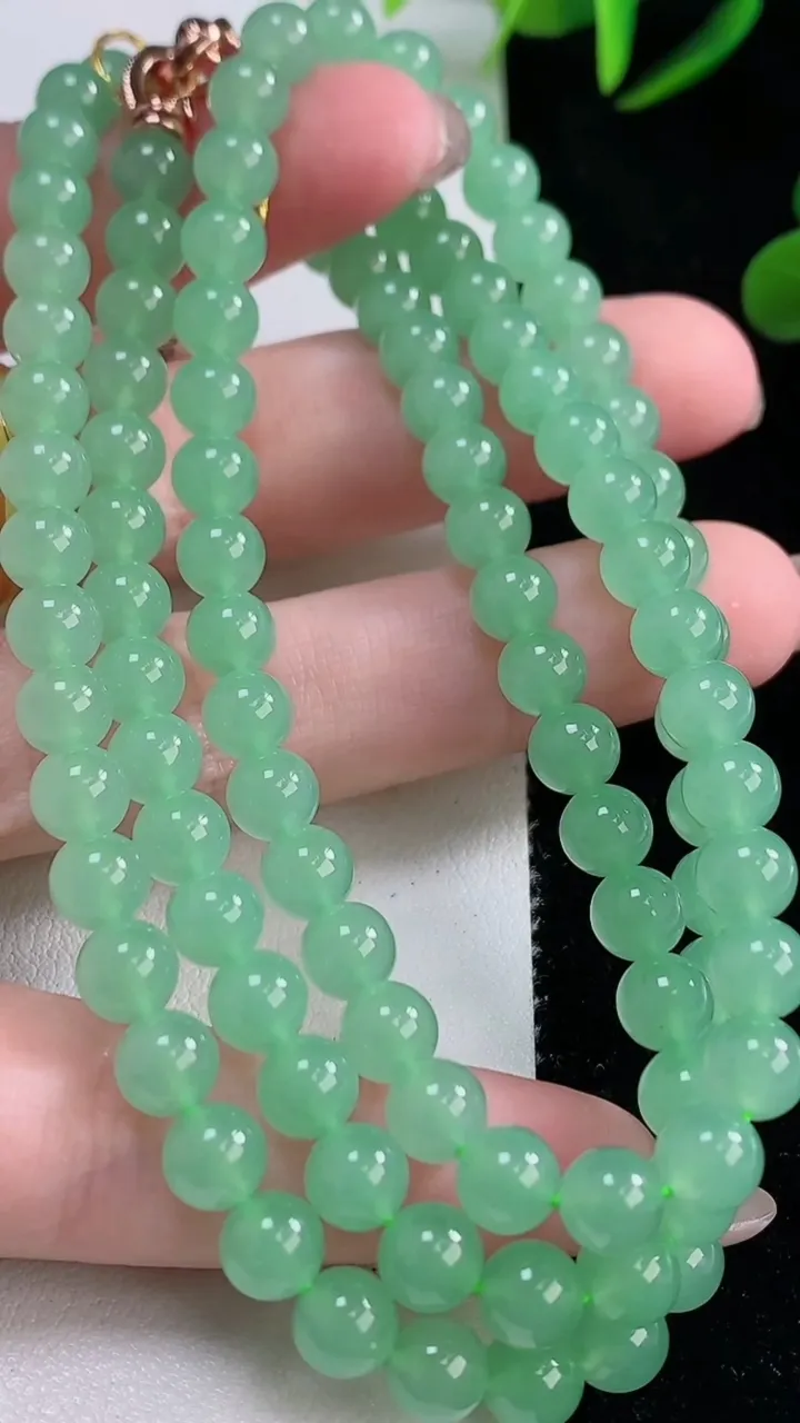 天然A货翡翠圆珠项链，尺寸5.9-108颗，重量:44.31g11月24日
工厂直销收藏佳品,种好水足，色泽均匀，有种有色，上手高大气！