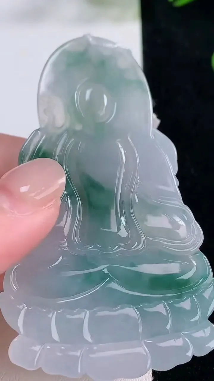 天然A货翡翠种飘花度母观音吊坠，尺寸69.7-41-5.7，重量:28.87g
11月24日