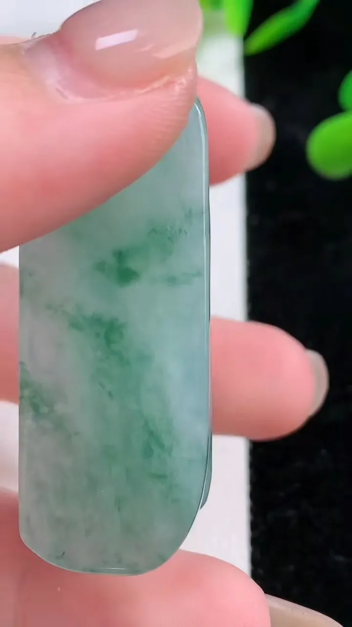 天然A货翡翠飘花生肖虎小摆件，尺寸56.5-17.5-31，重:47.21g
11月24日