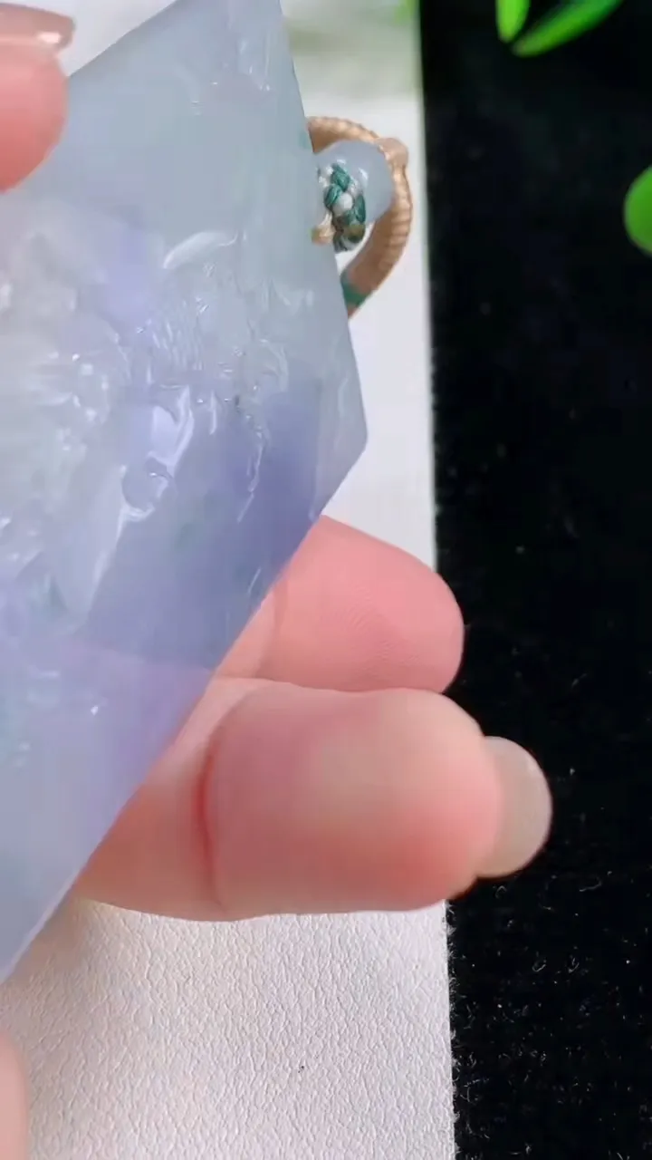 天然A货翡翠紫罗兰飘花山水牌吊坠，尺寸57.3-40.8-6.4，重量:45.05g
11月24日