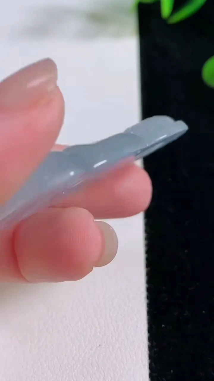 天然A货翡翠冰种紫罗兰观音菩萨吊坠，尺寸50.4-31-5.8，重量:15.66g
11月24日