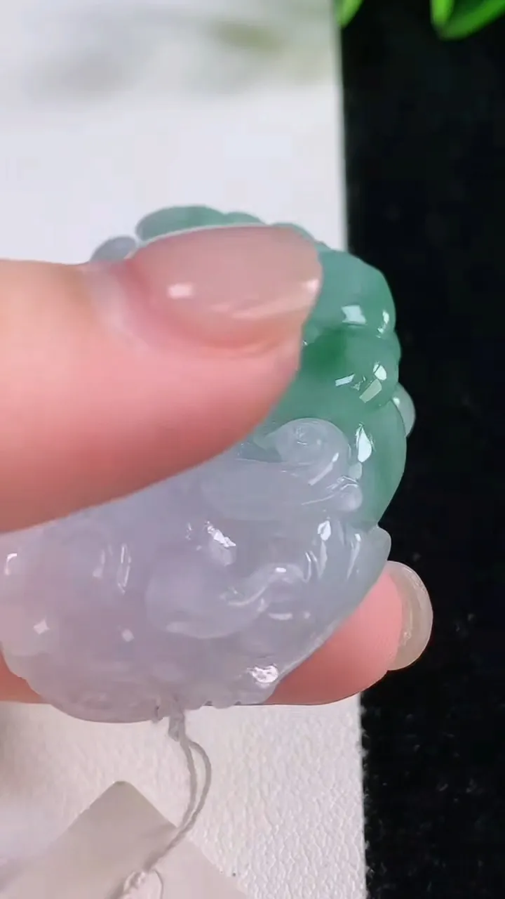 天然A货翡翠霸王貔貅吊坠，尺寸47.4-28-12，重量:35.48g
11月24日