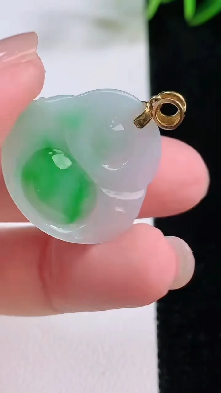 天然A货翡翠佛公吊坠，尺寸24-25.6-5.5，重量:5.69g
11月24日