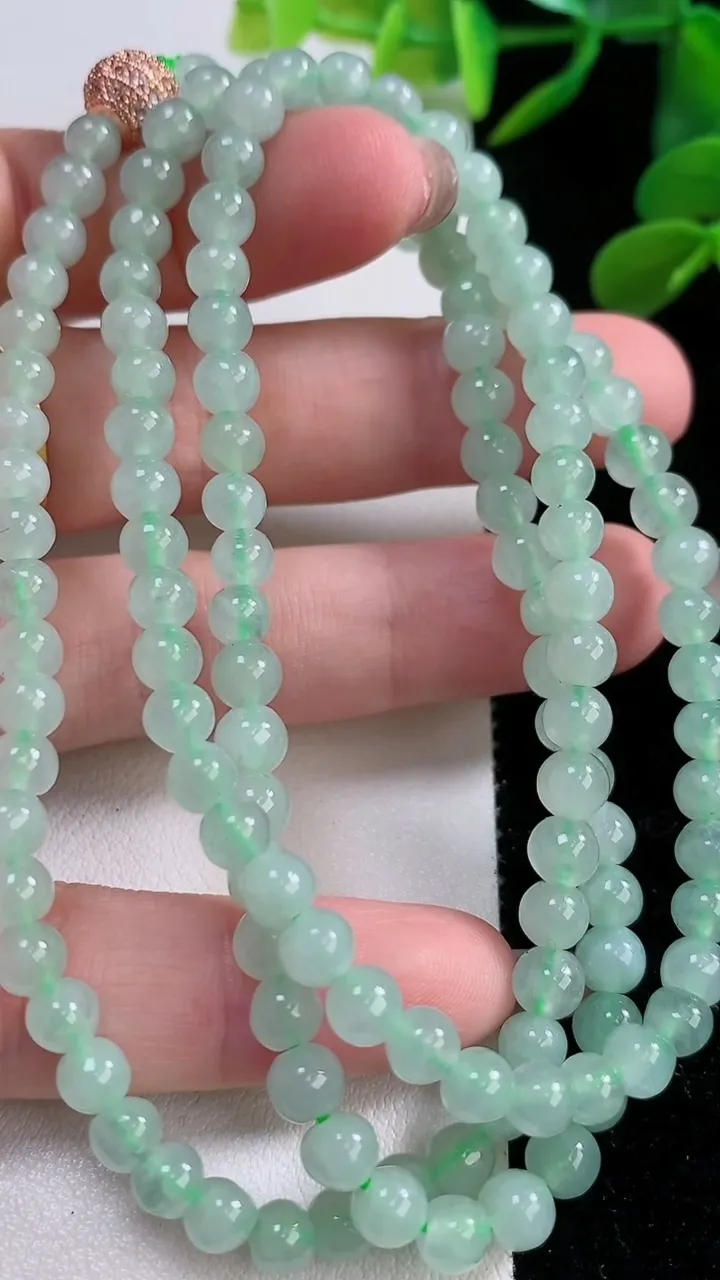 天然A货翡翠圆珠项链，尺寸5.2-128颗，重:31.08g
11月24日