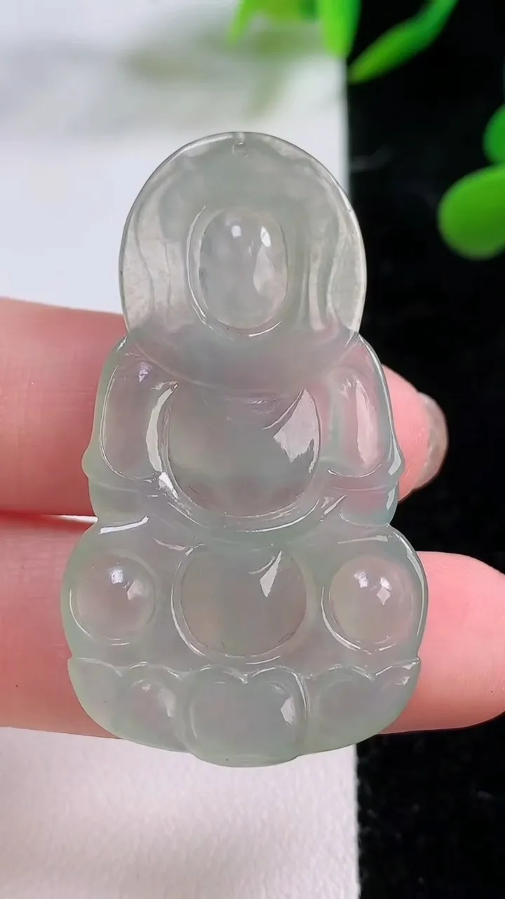 天然A货翡翠观音菩萨吊坠，尺寸44.5-25-4.2，重:6.94g
11月24日