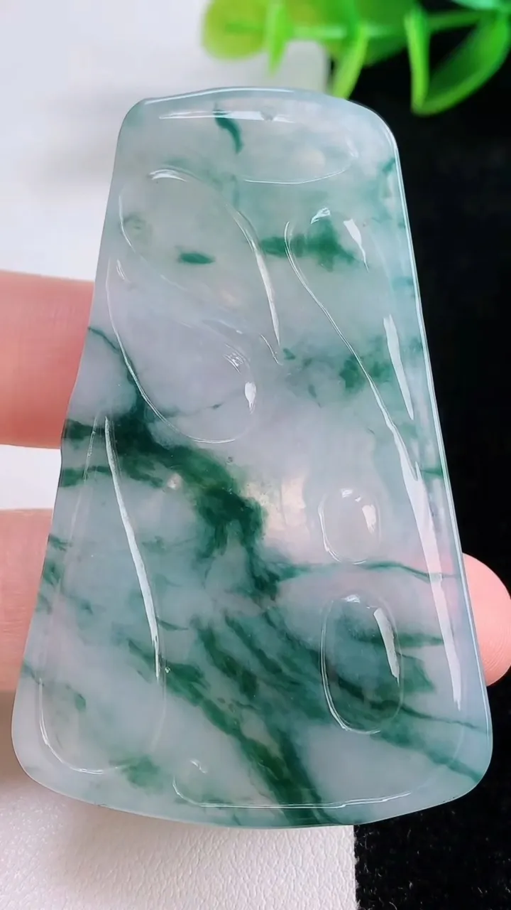 天然A货翡翠冰种飘花普贤菩萨吊坠，尺寸62-38.7-4.3，重量:23.69g
11月24日