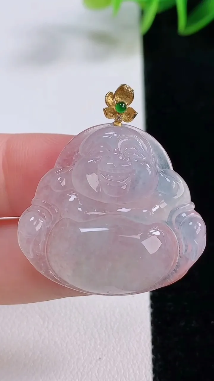 天然A货翡翠种白冰佛公吊坠，尺寸29.8-32.3-5.5，重量:8.87g
11月24日