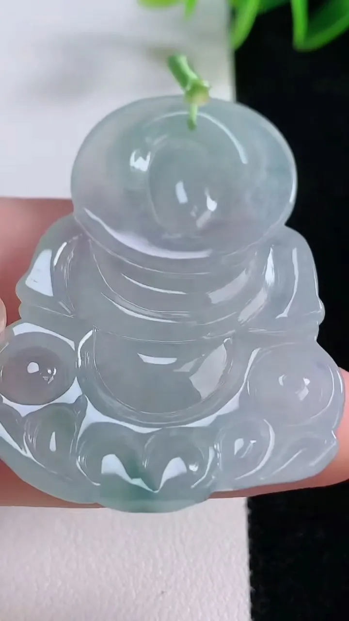 天然A货翡翠冰种飘花观音菩萨吊坠，尺寸48.3-36-5.7，重量:17.84g
11月24日