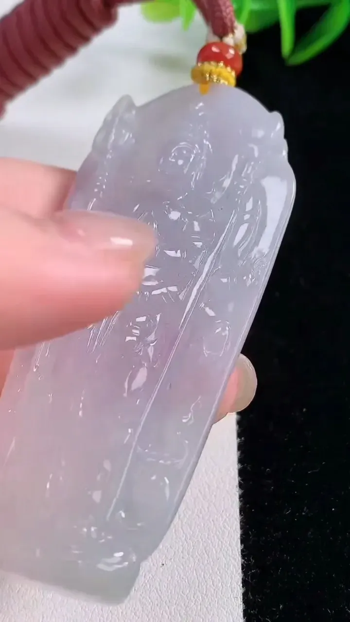 天然A货翡翠千手观音吊坠，尺寸72.3-34.5-8.5，重量:46.19g
11月24日