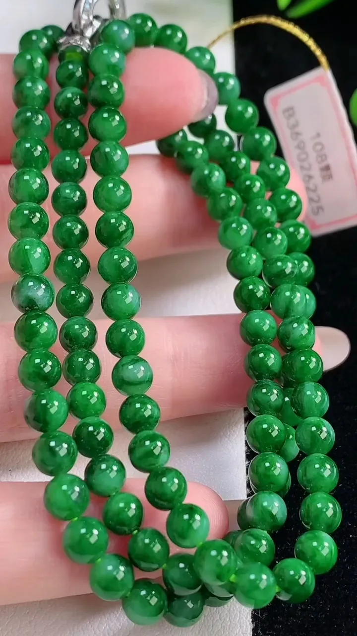 天然A货翡翠圆珠项链，尺寸5-108颗，重量:27.91g
11月24日