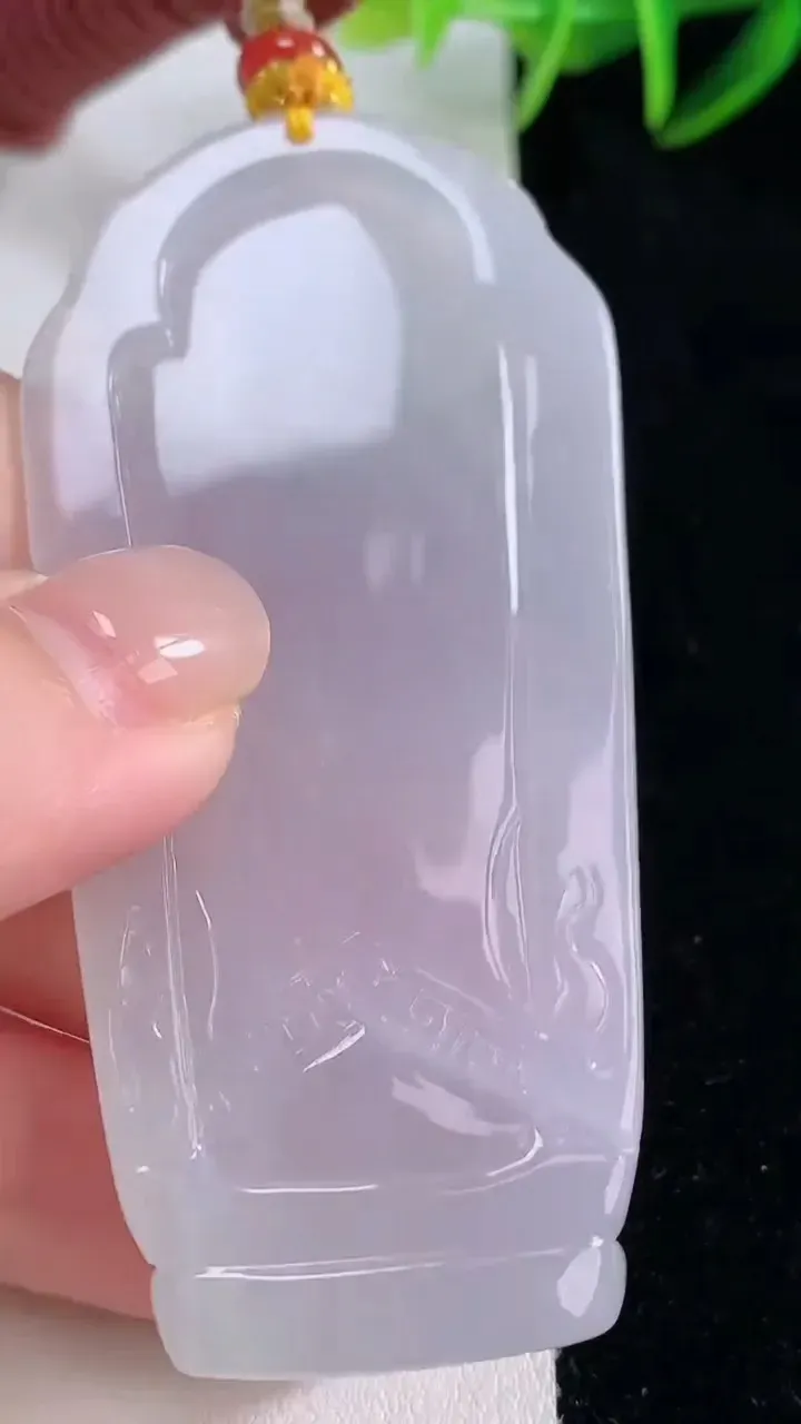 天然A货翡翠千手观音吊坠，尺寸72.3-34.5-8.5，重量:46.19g
11月24日