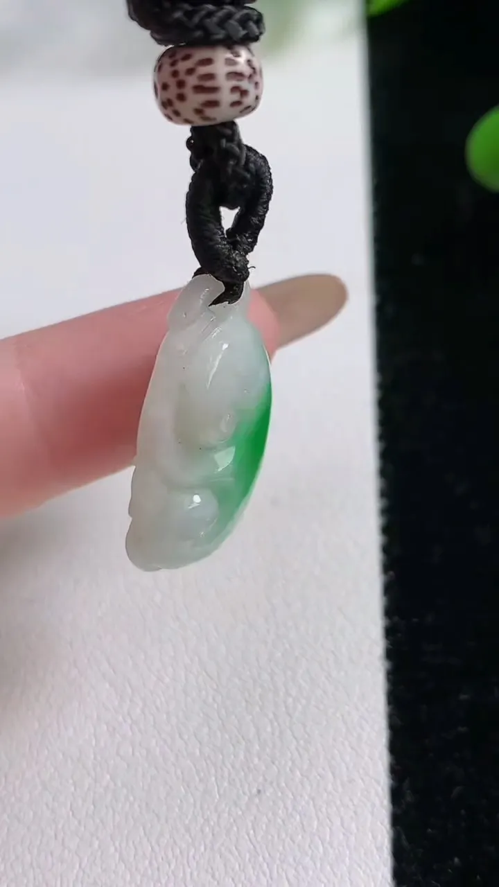 天然A货翡翠如意吊坠，尺寸26-16-6，重:3.80g
11月24日