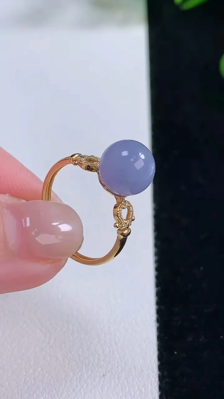 天然A货翡翠18K金紫罗兰圆珠戒指，尺寸17.5-8.6，重量:2.34g2025年11月24日
工厂直销收藏佳品,种好水足，色泽均匀，有种有色，上手高大气！