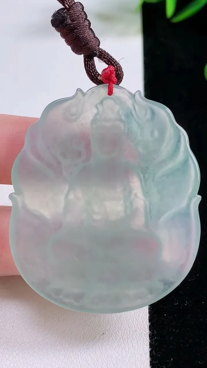 天然A货翡翠大势至菩萨吊坠，尺寸50-42-5.3，重量:22.61g
11月24日