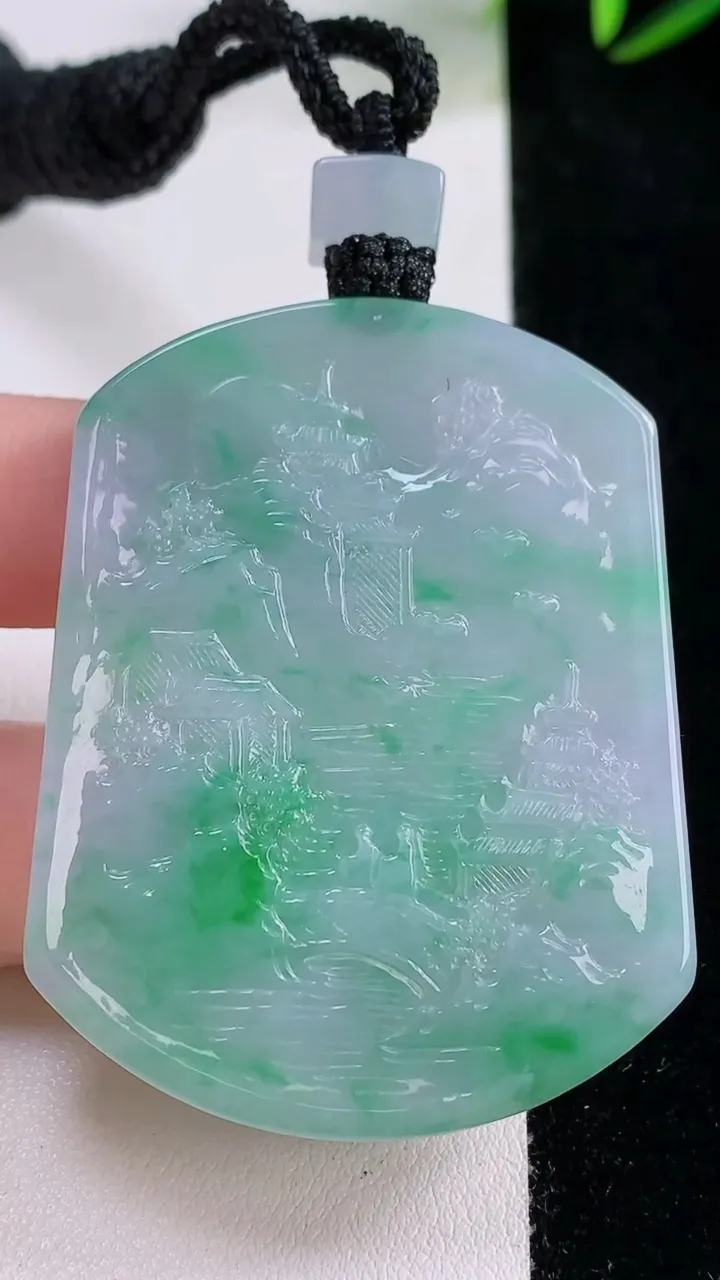 天然A货翡翠山水牌吊坠，尺寸53-40.7-5.8，重量:37.62g
11月24日