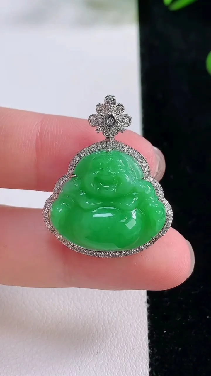 天然A货翡翠佛公吊坠，尺寸30-24.2-9.4，裸石18.5-20.7重量:5.14g
11月24