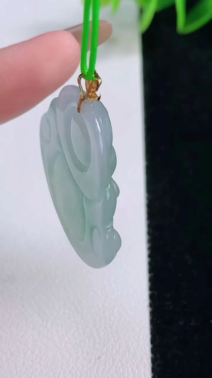 天然A货翡翠佛公吊坠，尺寸30.8-33.6-5.2，重量:8.75g
11月24日