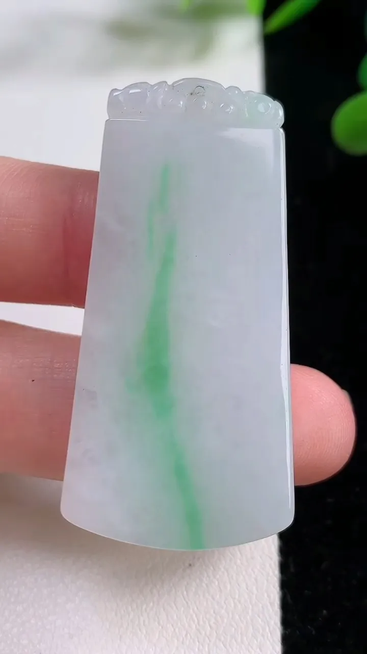 天然A货翡翠节节高升 竹节吊坠，尺寸48.5-23.5-5，重:15.07g
11月24日