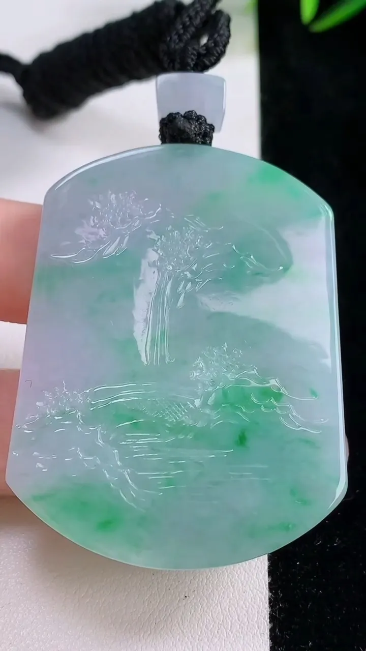 天然A货翡翠山水牌吊坠，尺寸53-40.7-5.8，重量:37.62g
11月24日