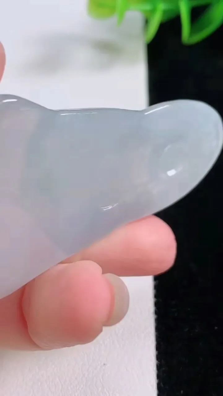 天然A货翡翠大势至菩萨吊坠，尺寸66.3-36.3-5.7，重量:23.62g
11月24日