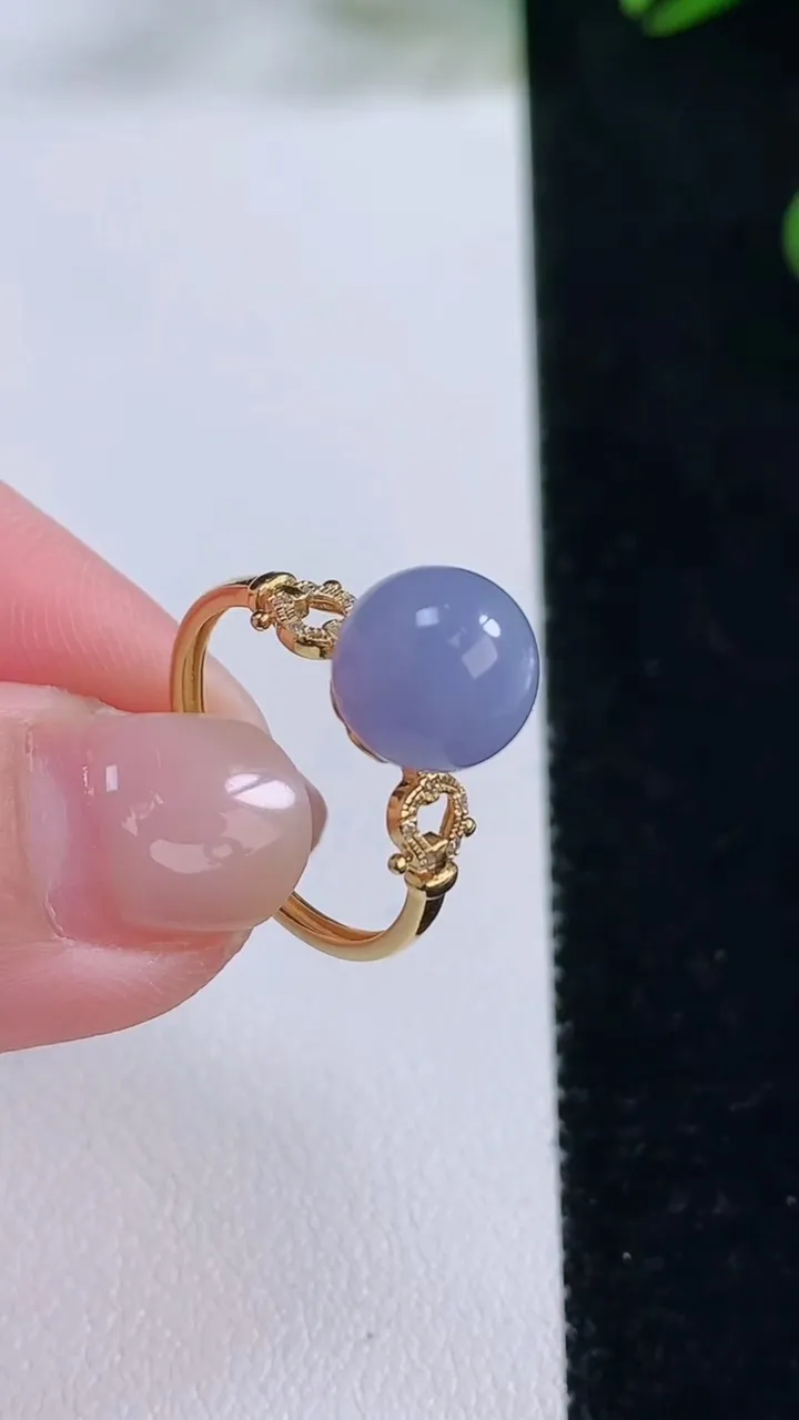 天然A货翡翠18K金紫罗兰圆珠戒指，尺寸17.5-8.6，重量:2.34g2025年11月24日
工厂直销收藏佳品,种好水足，色泽均匀，有种有色，上手高大气！