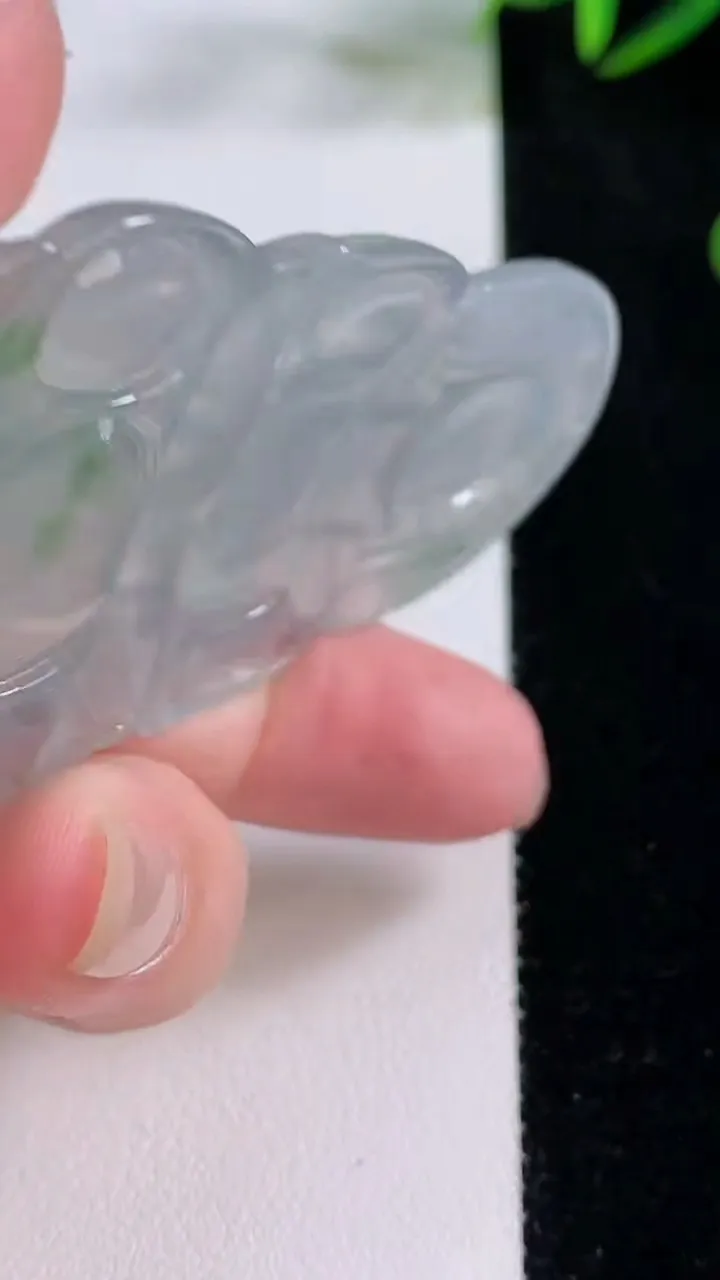 天然A货翡翠观音菩萨吊坠，尺寸64.2-39.6-5.3，重量:26.06g
11月24日