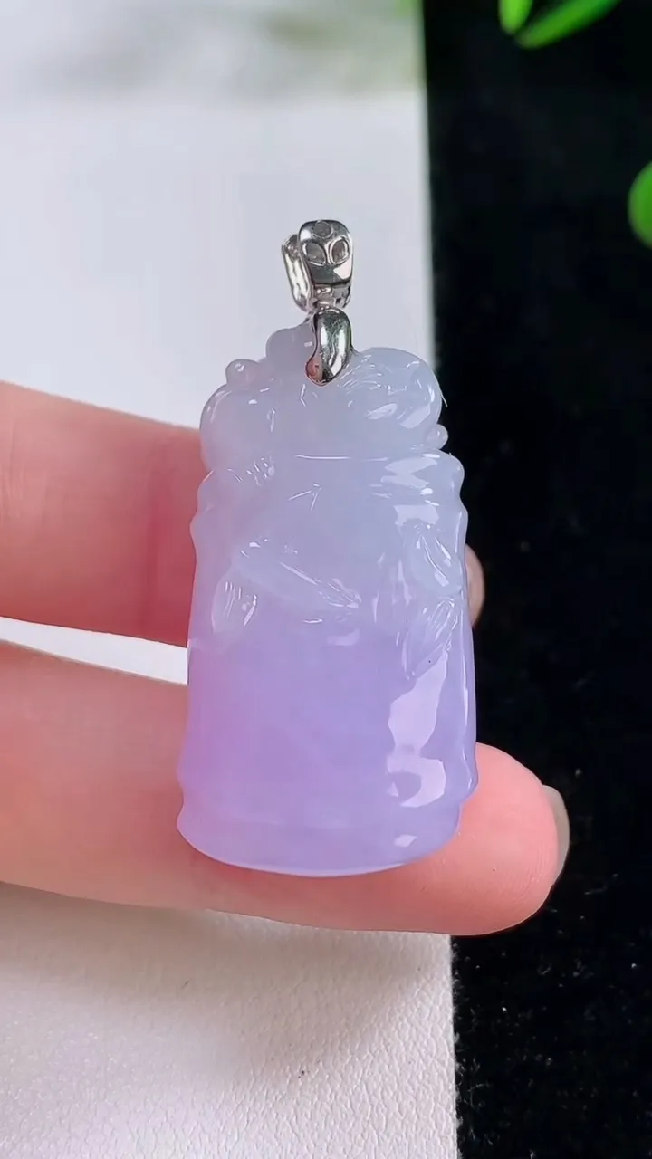 天然A货翡翠18K金紫罗兰节节高升 竹节吊坠，尺寸35.6-19.2-12.2，重量:19.22g
11月24日