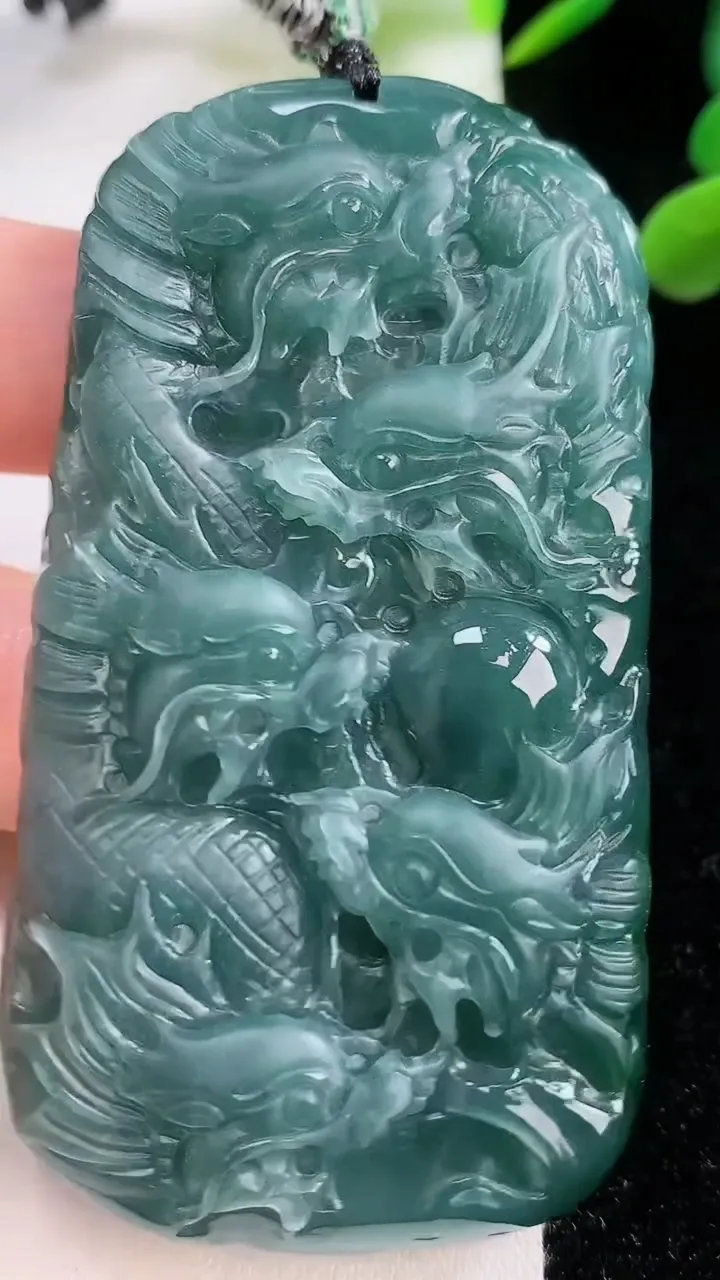 天然A货翡翠九龙至尊 龙牌吊坠，尺寸67.8-36.3-12.6，重:67.27g
11月24日