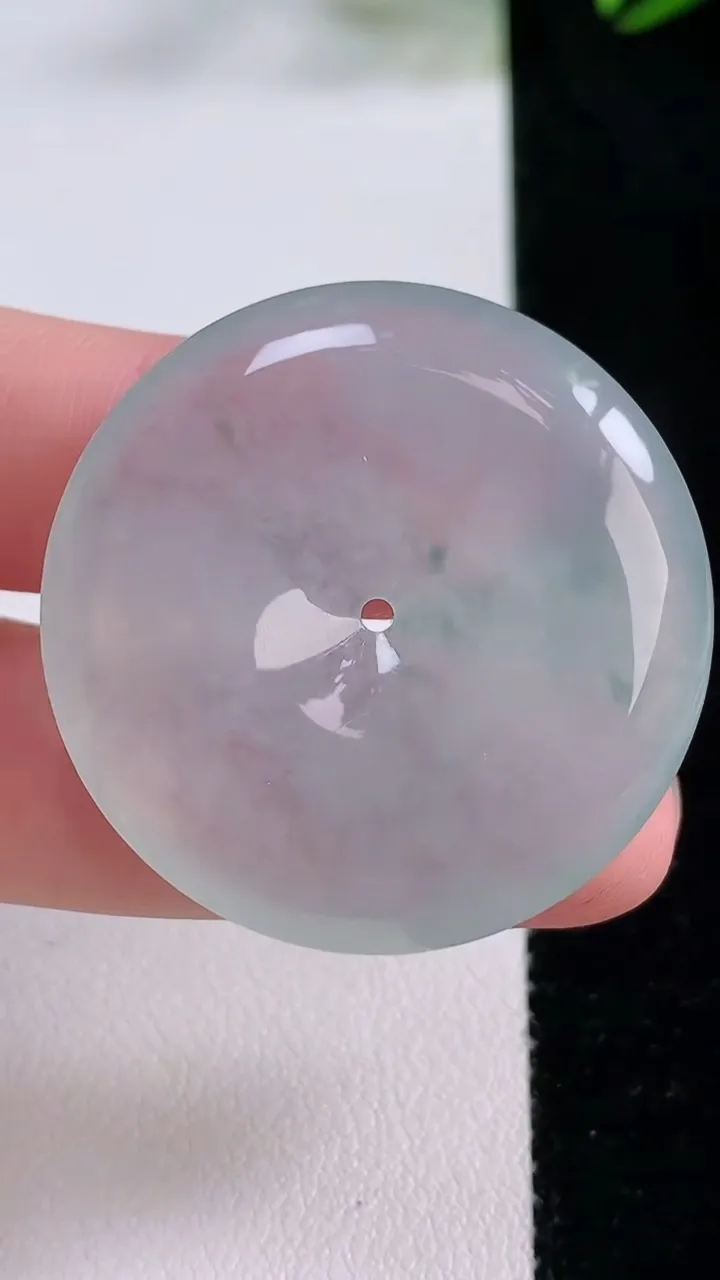 天然A货翡翠种飘花平安扣吊坠，尺寸34.6-6，重量:15.08g
11月24日