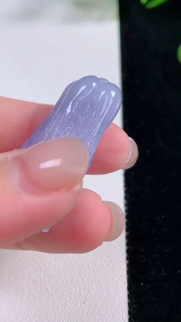 天然A货翡翠紫罗兰白菜吊坠，尺寸39.8-19.8-11，重量:14.85g
11月24日