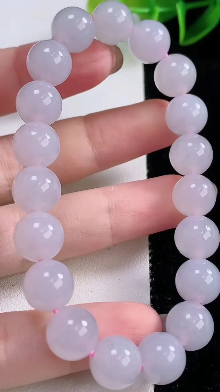 天然A货翡翠圆珠手串，尺寸10-19颗，重量:33.32g11月24日
工厂直销收藏佳品,种好水足，色泽均匀，有种有色，上手高大气！