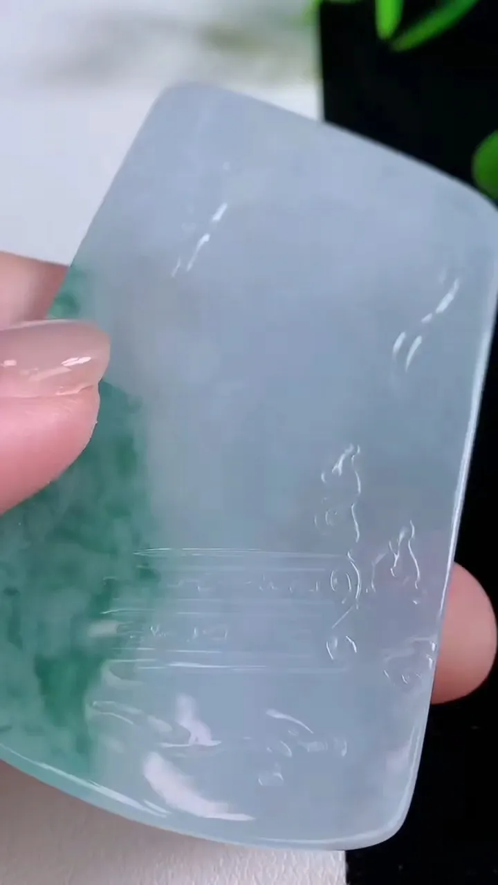 天然A货翡翠冰种飘花阿弥陀佛吊坠，尺寸74-40.9-5.7，重量:45.31g
11月24日