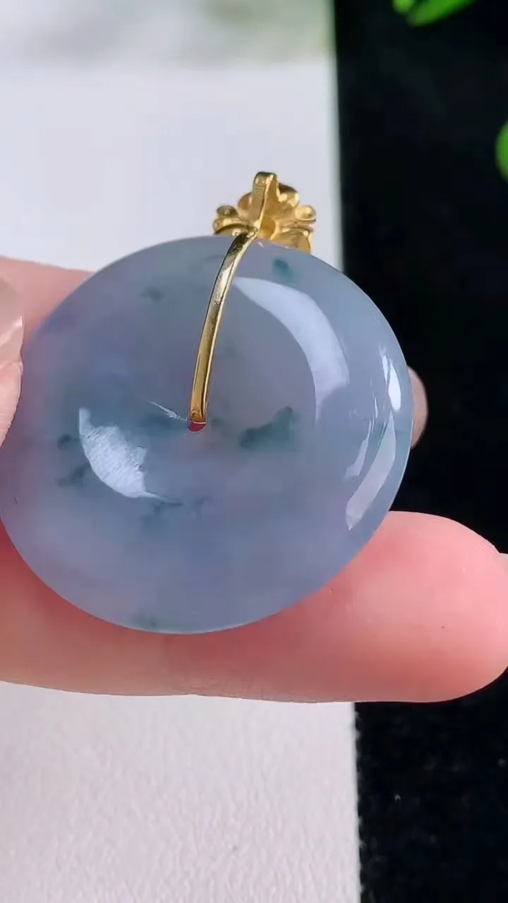 天然A货翡翠18K金紫罗兰平安扣吊坠，尺寸30.7-5.6，重量:11.39g
11月24日