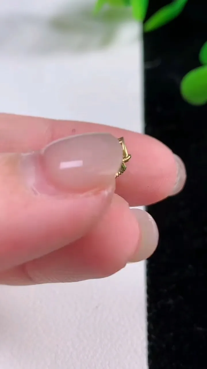 天然A货翡翠四叶草吊坠，尺寸20.5-15.5，重:1.40g
11月24日