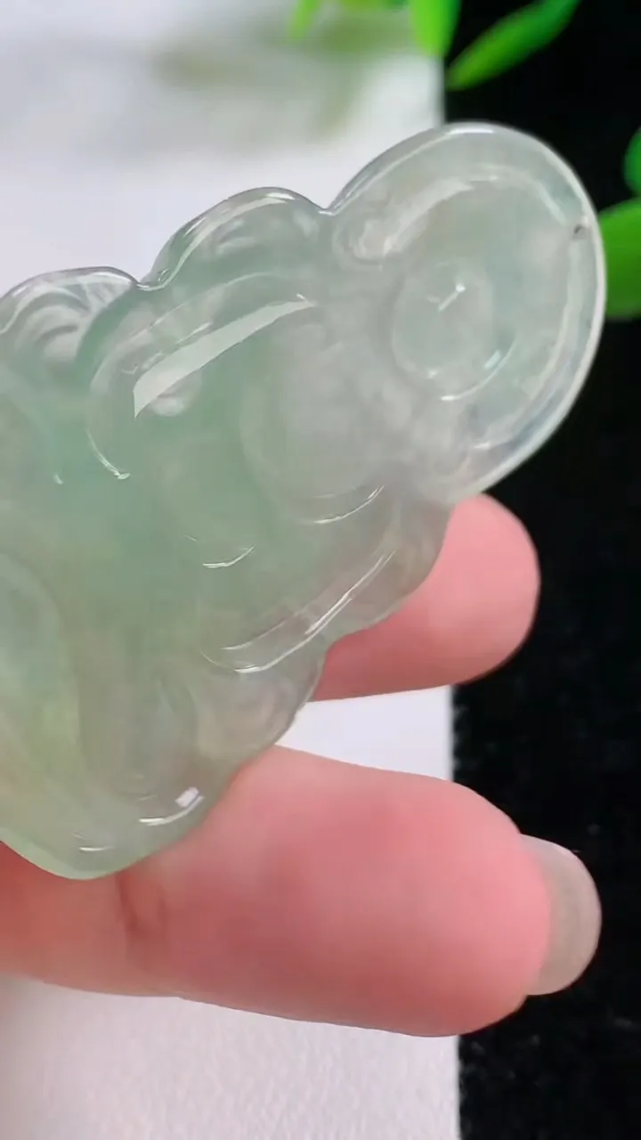 天然A货翡翠度母观音吊坠，尺寸48.8-32.5-5.5，重:12.82g
11月25日