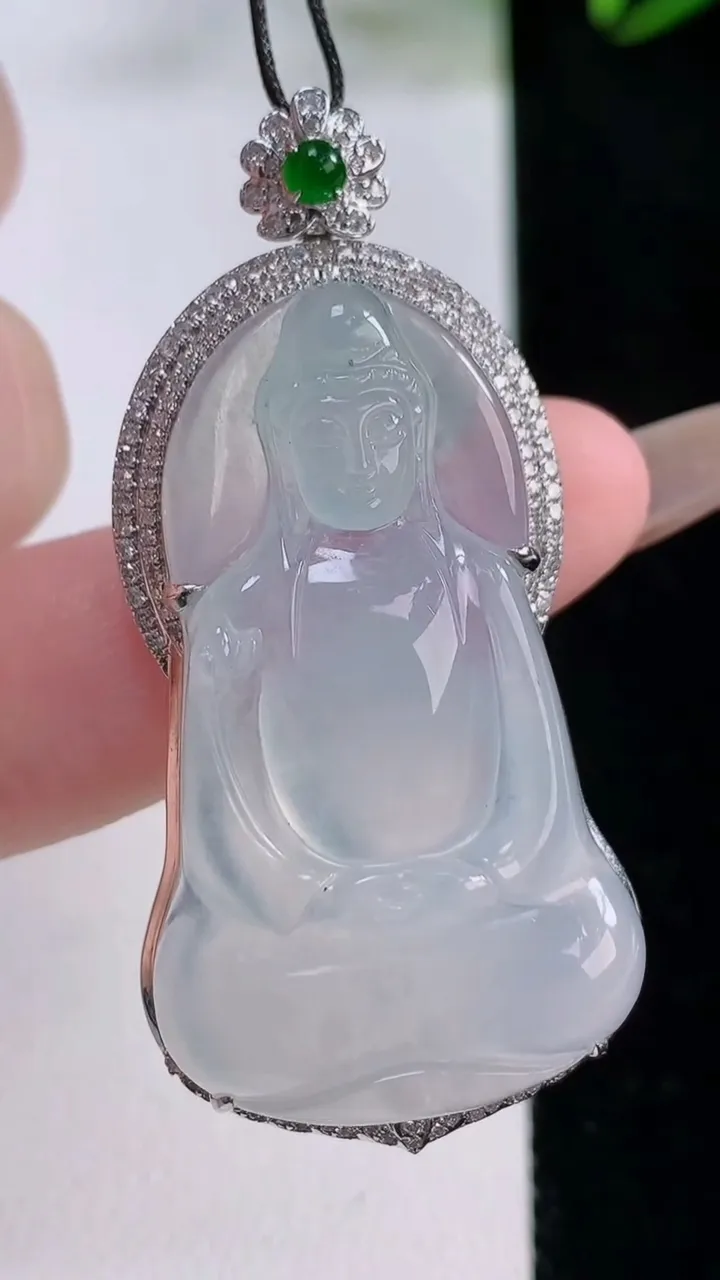 天然A货翡翠种白冰大势至菩萨吊坠，尺寸49.7-23.9-10.4，裸石38-22.2重量:12.2